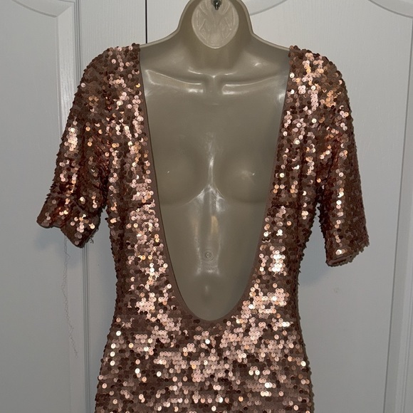 BCBS FORMAL ROSE GOLD SEQUIN FLOOR LENGTH GOWN FAB LOW SCOOP BACK-JAW DROPPING! - Picture 5 of 10